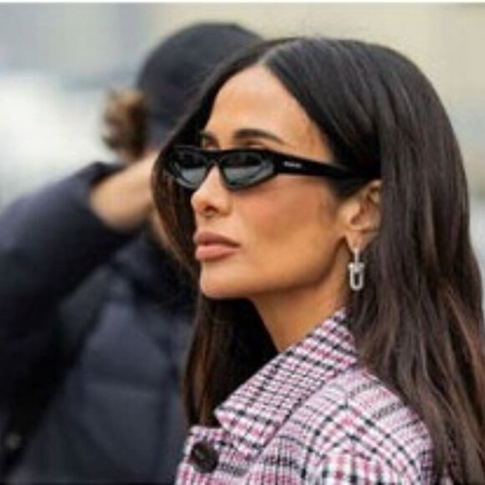 Gucci GG1779S 001 Sunglasses Black Cat Eye Frame, Grey Lenses